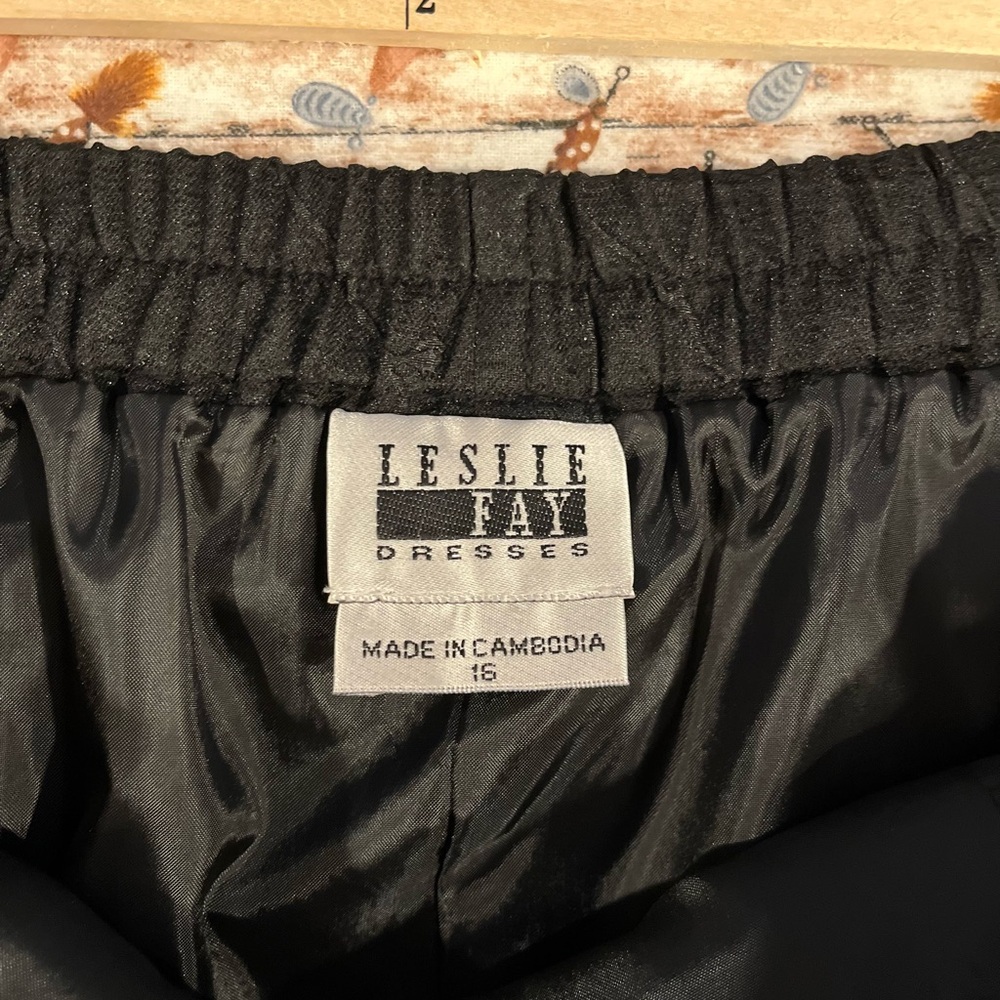 Leslie Fay Black Top and Skirt Size 16 - Picture 2 of 12